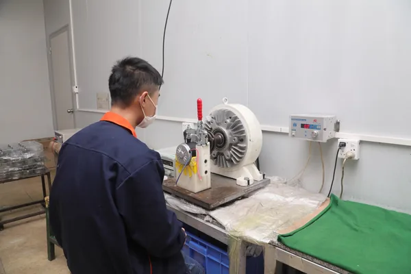 Load test of a motor on a dynamometer